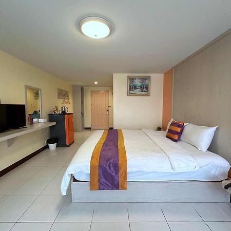 Aryan Suites Hotel Bangkok Esterno foto