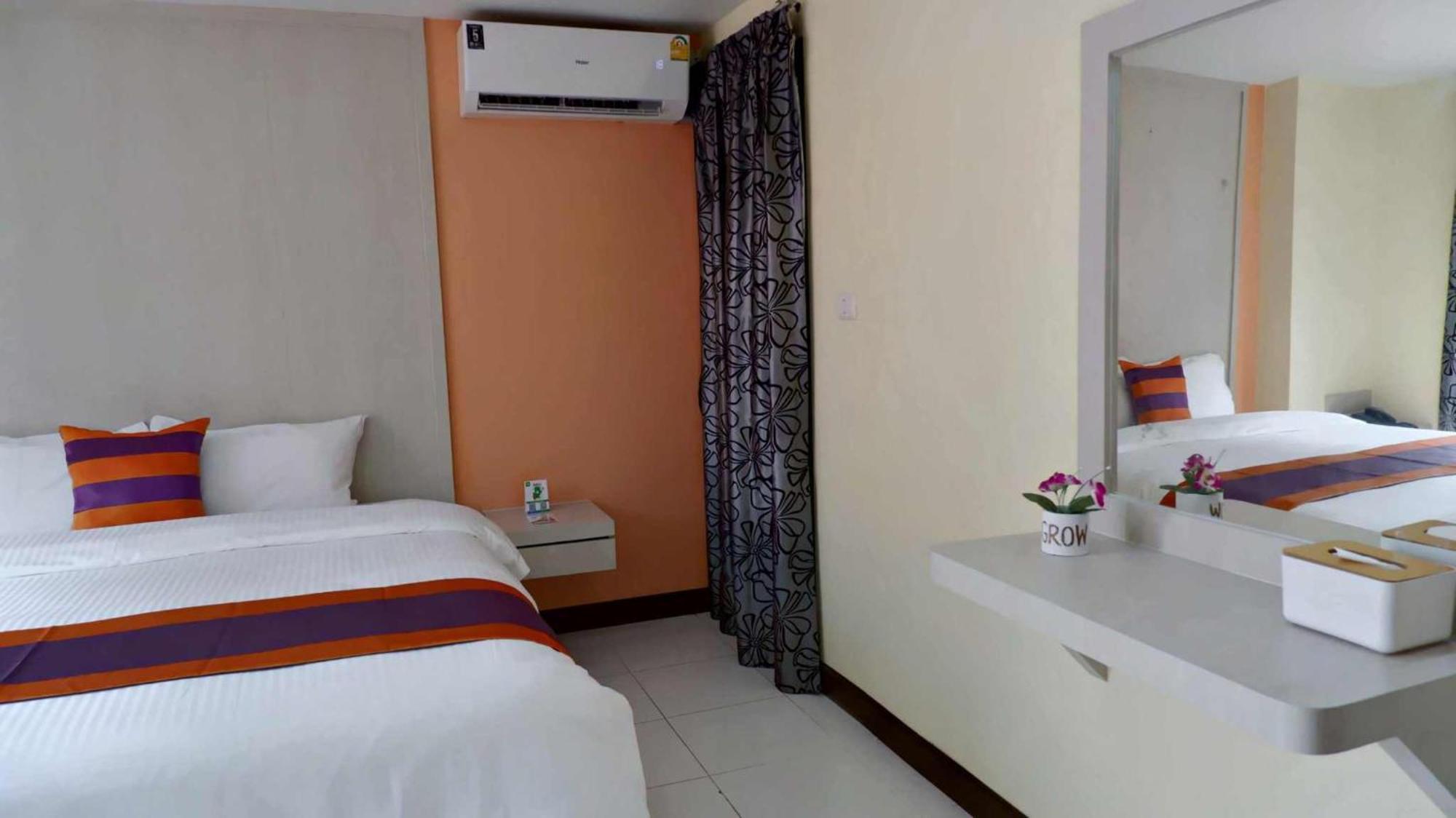 Aryan Suites Hotel Bangkok Esterno foto