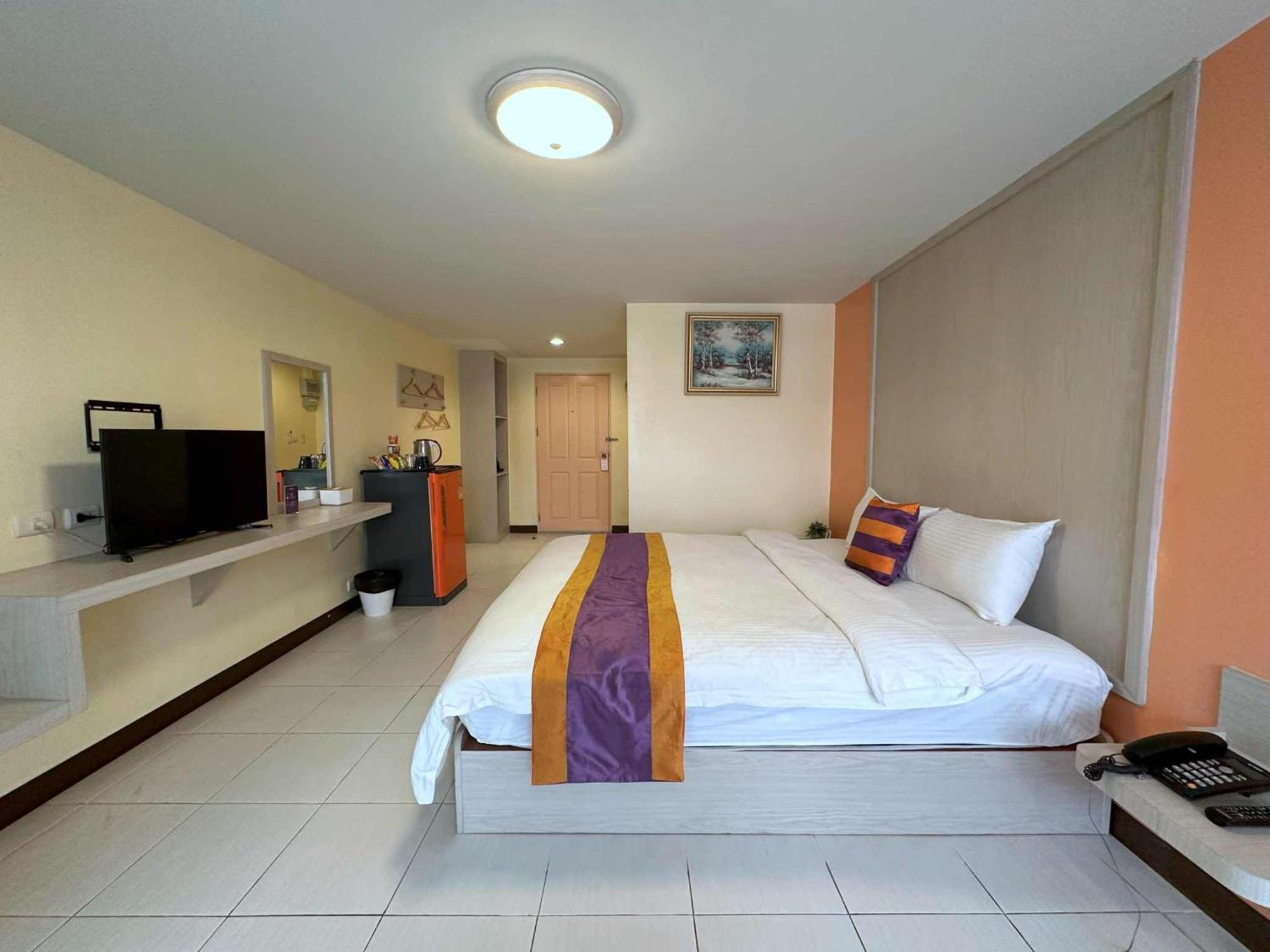 Aryan Suites Hotel Bangkok Esterno foto