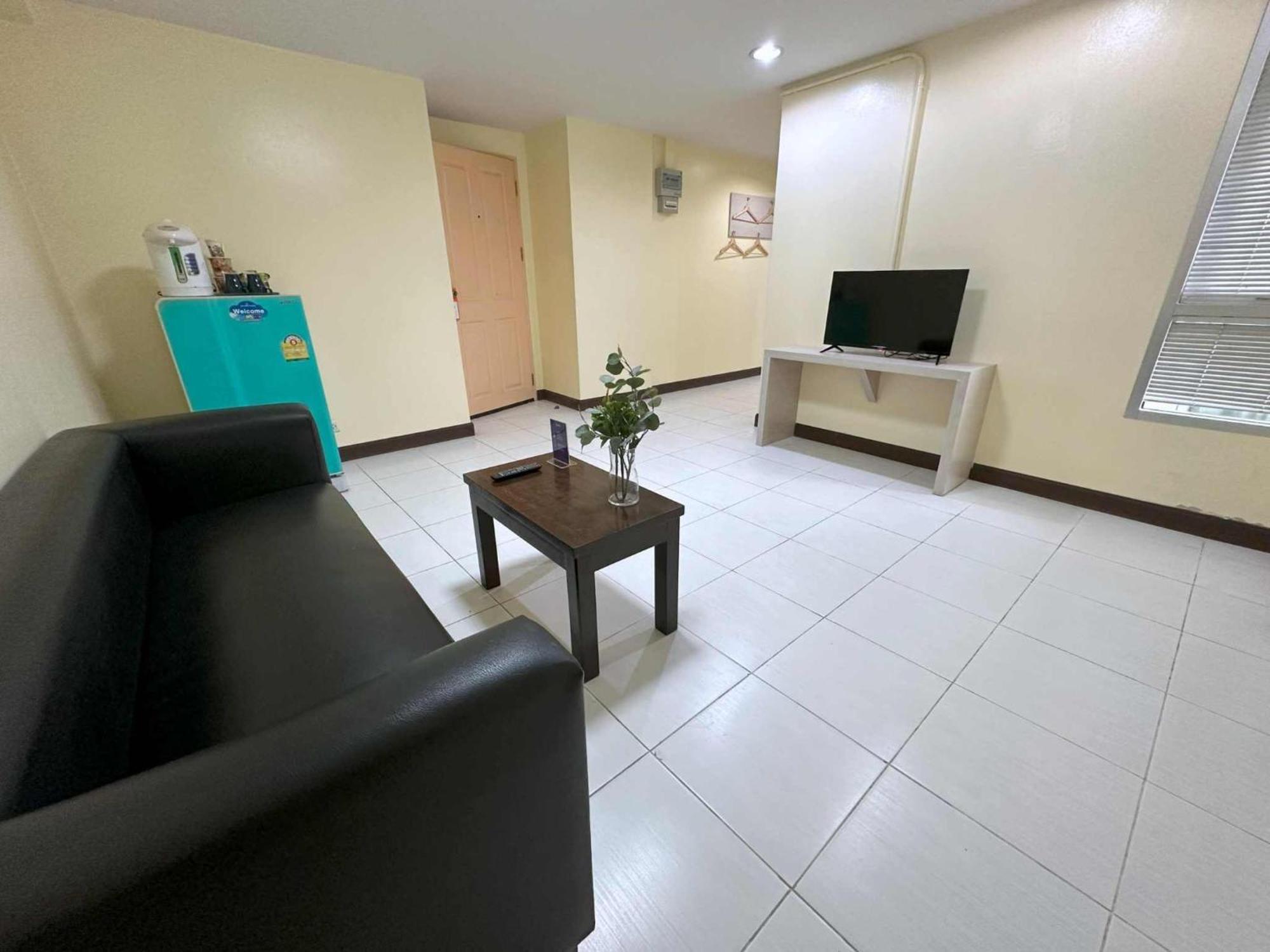 Aryan Suites Hotel Bangkok Esterno foto