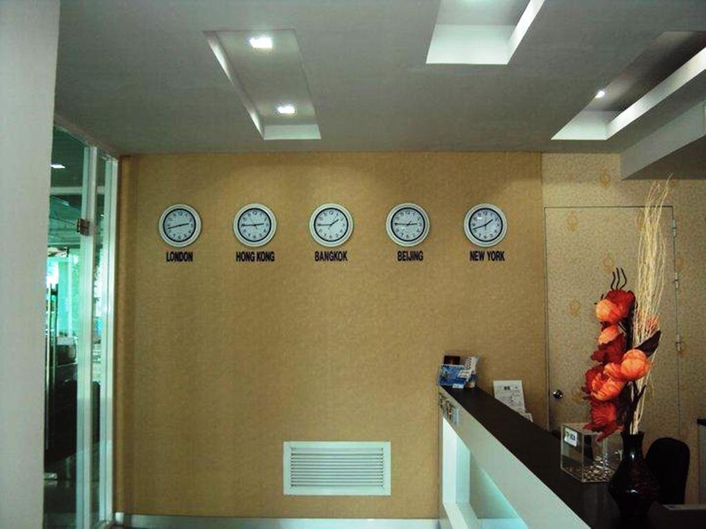 Aryan Suites Hotel Bangkok Esterno foto
