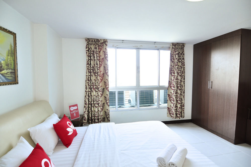 Aryan Suites Hotel Bangkok Esterno foto
