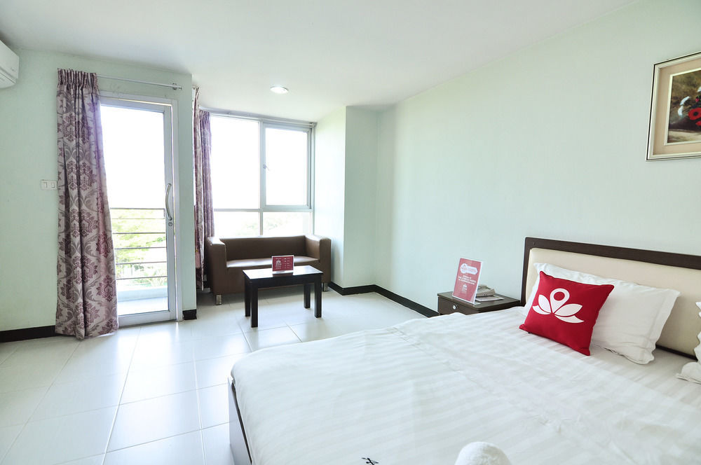 Aryan Suites Hotel Bangkok Esterno foto